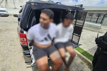 
				VÍDEOS: quatro homens são presos por furtar farmácia na Pajuçara
			
			