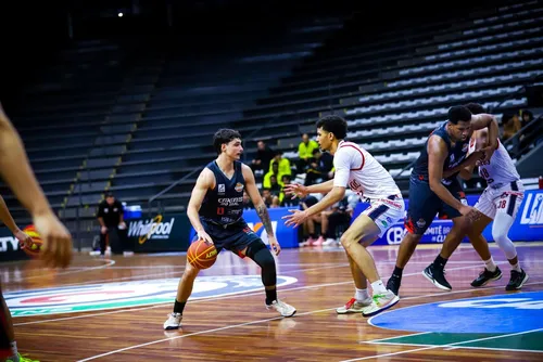 
				Alagoano Guilherme Omena encerra temporada em alta no NBB e atinge melhor marca da carreira
			
			