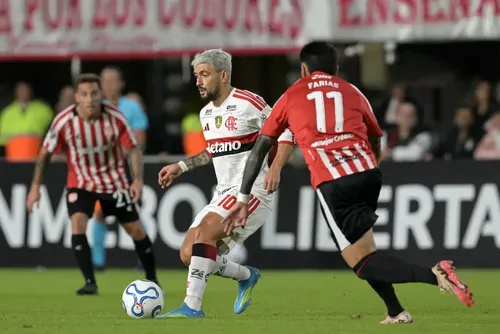 
				Ana Thaís Matos se incomoda com arbitragem em Estudiantes x Flamengo
			
			