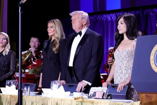 
				Atirador que tentou invadir jantar com Trump vai à audiência nesta 2ª
			
			