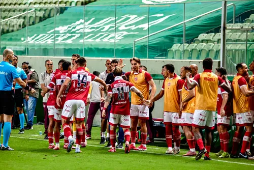 
				CRB vira, respira e volta a se reconhecer
			
			