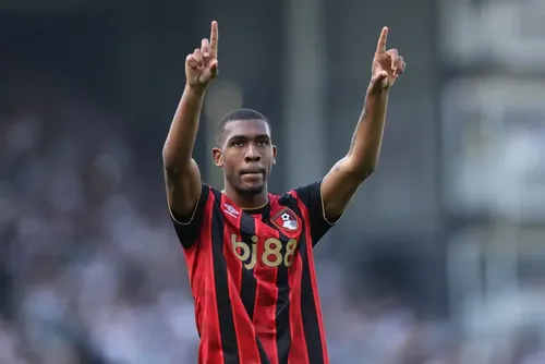 
				Com golaço de Rayan, Bournemouth vence Fulham; sem Casemiro, Manchester United empata
			
			