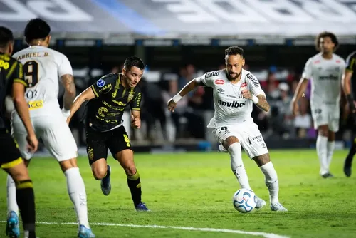 
				Com Neymar e Gabigol, Santos divulga relacionados para enfrentar o Fluminense
			
			