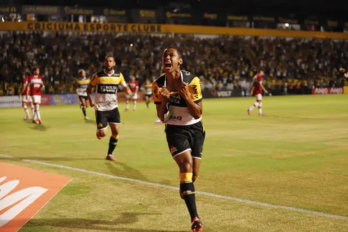
				CRB cai diante do Criciúma e chega a 11 jogos seguidos sem vencer: 3 a 1
			
			
