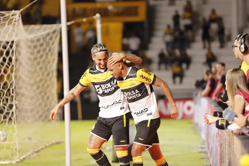 
				CRB cai diante do Criciúma e chega a 11 jogos seguidos sem vencer: 3 a 1
			
			