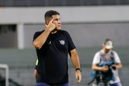 
				CRB tem pior início de Série B da história do clube e liga sinal de alerta após derrota
			
			