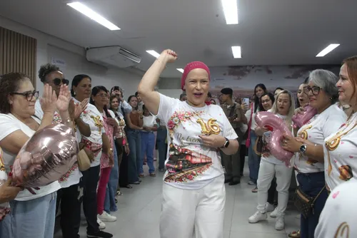
				Enfermeira celebra última sessão de quimioterapia com carreata até a Capelinha do Jaraguá
			
			
