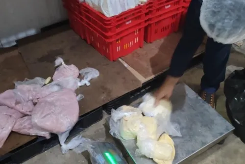 
				700 kg de carnes e frios são recolhidos em estabelecimento de Maceió
			
			