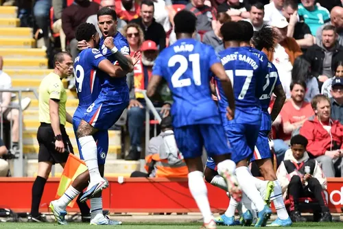 
				Liverpool tropeça em casa contra o Chelsea, mas fica a um passo da vaga na Champions
			
			