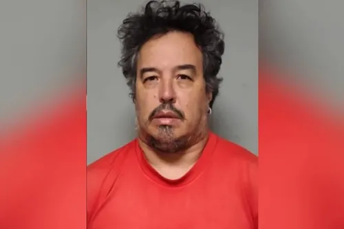 
				Menino de 11 anos é achado morto em casa onde era mantido acorrentado
			
			