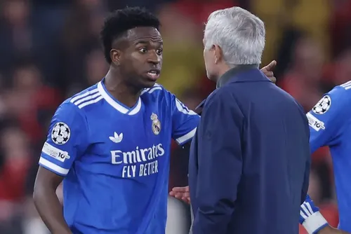 
				Mourinho possui 'prazo' para deixar Benfica em meio a interesse do Real Madrid
			
			