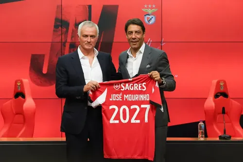 
				Mourinho possui 'prazo' para deixar Benfica em meio a interesse do Real Madrid
			
			