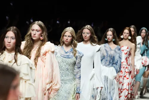 
				Passarela Tecnológica: das Inovações com IA em Moscou ao Retorno da Rio Fashion Week
			
			