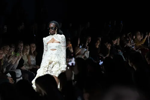 
				Passarela Tecnológica: das Inovações com IA em Moscou ao Retorno da Rio Fashion Week
			
			