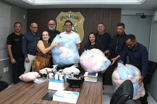 
				Reeducandos de Alagoas fabricam almofadas para mulheres em tratamento contra o câncer
			
			