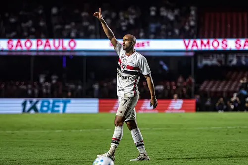 
				Calleri e Lucas: como andam as renovações no São Paulo
			
			