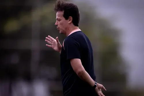
				STJD absolve Diniz, e técnico está liberado para Corinthians x São Paulo
			
			