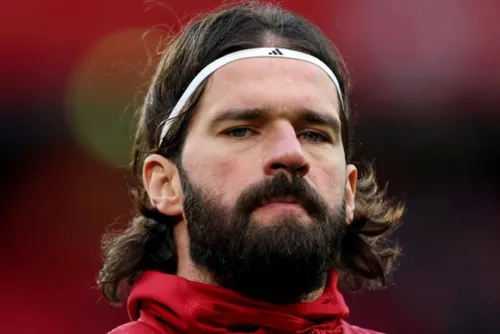 
				Técnico do Liverpool atualiza status das lesões de Alisson e Salah
			
			