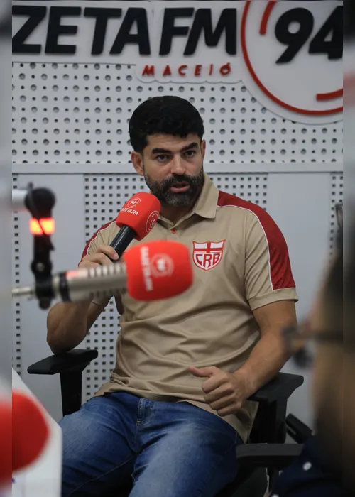 
				Ari Barros prega união no CRB, descarta racha no elenco e projeta reação na Copa do Brasil; vídeo
			
			