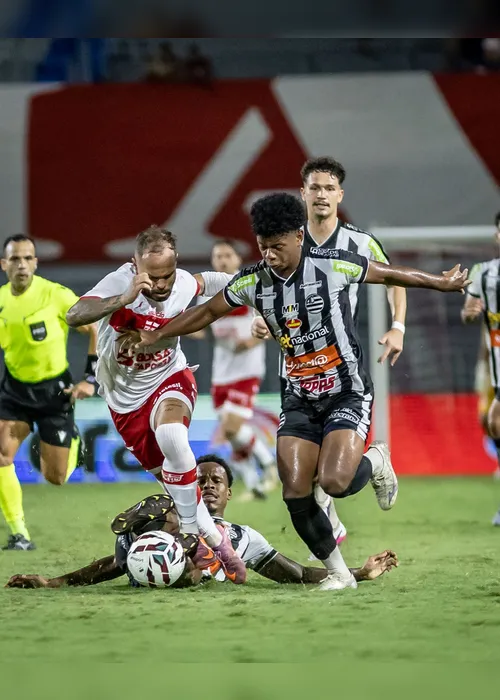 
				CRB desmorona na etapa final, leva virada implacável do Athletic e segue sem vencer: 3 a 2

			