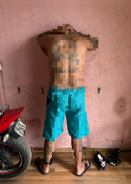 
				De tornozeleira desligada, foragido por roubo é preso com moto adulterada
			
			