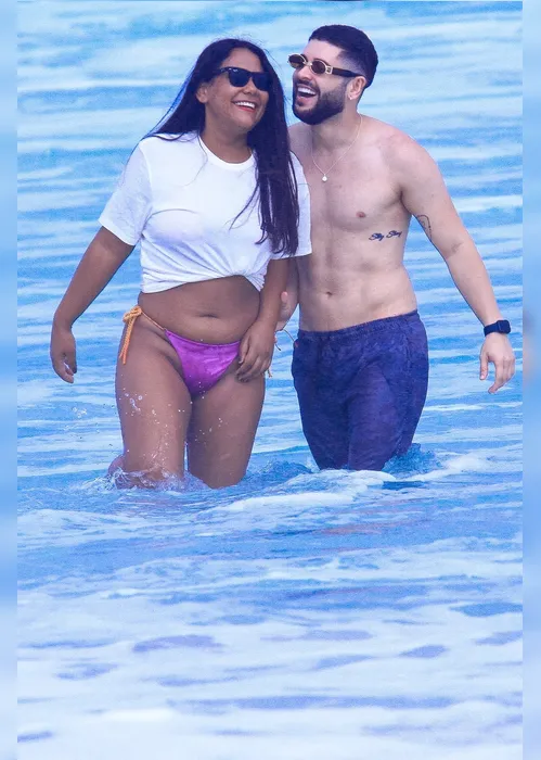 
				Ex-BBBs Marcelinho e Chaiany curtem dia de praia na Barra da Tijuca
			
			