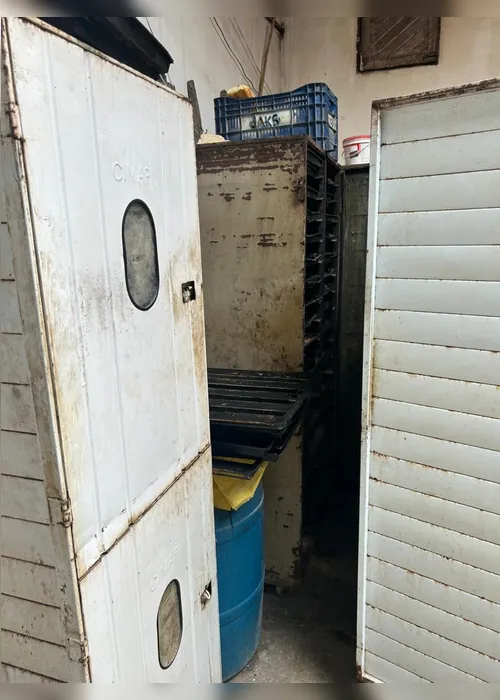 
				Ferrugem e sem higiene: Vigilância Sanitária interdita padaria irregular em Maceió
			
			