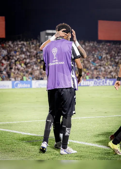 
				Neymar e Robinho Jr. esclarecem briga em treino do Santos
			
			