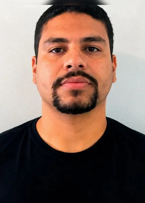 
				Pai de policial morto no Sertão contesta surto de suspeito e diz que filho foi executado
			
			