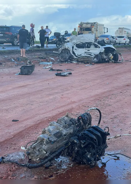 
				Colisão entre carreta e veículo de passeio deixa um morto no Polo Industrial
			
			