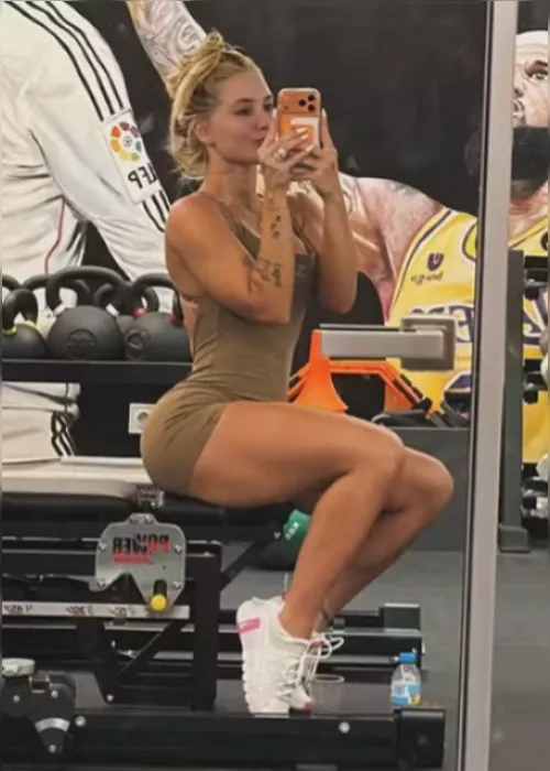 
				Virginia malha com macacão nude em mansão de Vini Jr.; veja
			
			