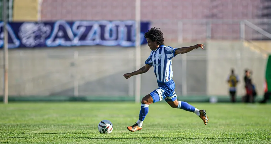 Lance da partida, com Kayllan, do CSA