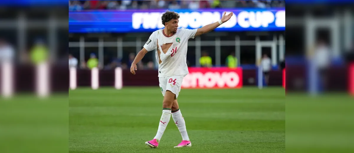 Primeira semana da Copa tem "epidemia" de camisas rasgadas