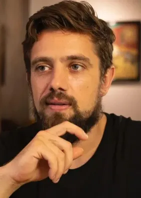 Rafael Cardoso se interna em clínica de reabilitação após recaída: 'Perdi essa luta'