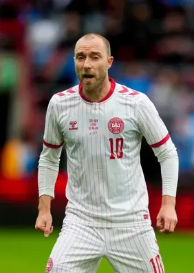 Vídeo: Amistoso da Dinamarca é encerrado após Eriksen desmaiar em campo