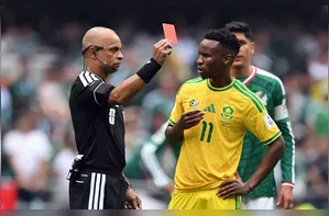 VAR, expulsões e inglês: Wilton Pereira Sampaio é protagonista na abertura da Copa do Mundo