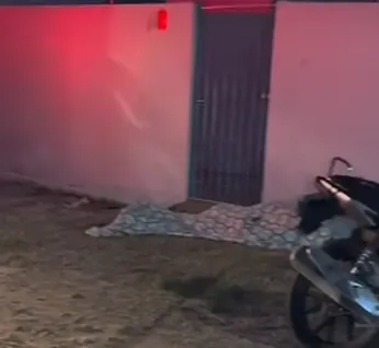 Jovem de 19 anos é morto a tiros ao sair de casa em Ipioca