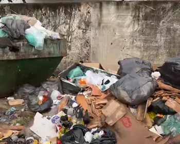 Acúmulo de lixo e presença de pombos preocupam moradores após paralisação de garis