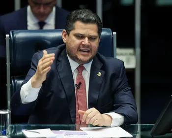 Alcolumbre reunirá líderes na próxima semana para tratar da PEC 6×1