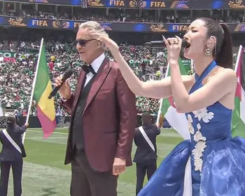 Andrea Bocelli, que cantou na abertura da Copa, ficou cego em jogo de futebol