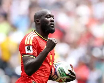 Após temporada difícil, Lukaku volta a decidir e mostra força na estreia da Bélgica