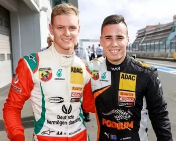 Piloto acusado de estupro mandou mensagens à enfermeira de Schumacher