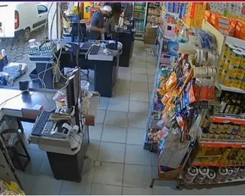 Câmeras de segurança mostram ação de suspeito de chacina com quatro mortos