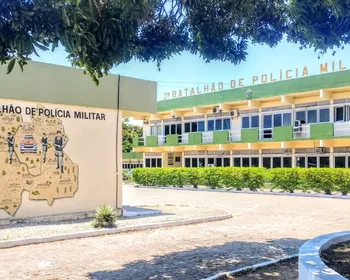 Após ameaças a vizinhos em Arapiraca, policial civil armado se rende durante negociação