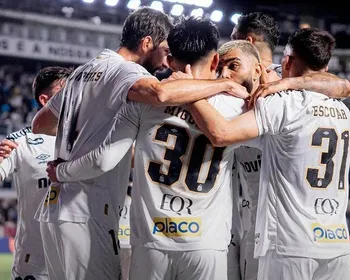 Com Gabigol expulso, Santos bate Vitória e sai do Z-4 do Brasileirão