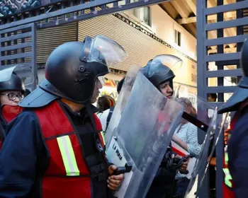 Copa do Mundo: Manifestantes entram em confronto com a polícia no Azteca