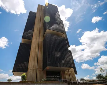 Copom reduz taxa Selic e juros caem para 13,75% ao ano
