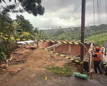 Defesa Civil realiza 17 demolições em Maceió para evitar tragédias em áreas de risco