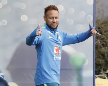 Dia de Neymar na Seleção tem tratamento, ida a campo para ver treino e papo com Ancelotti e Samir
