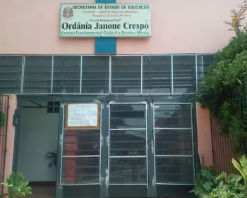 Diretora e vice obrigam aluno de 14 anos a ficar nu em escola